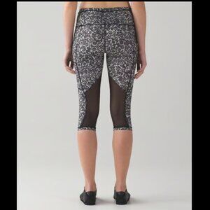 Lululemon Outrun 17" Crops-Size 8-Mini Cinder Lace White Black / Black